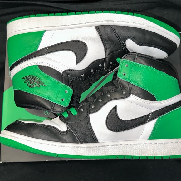 Air Jordan 1 High OG “ Lucky Green”   2023 - Picture 9 of 16